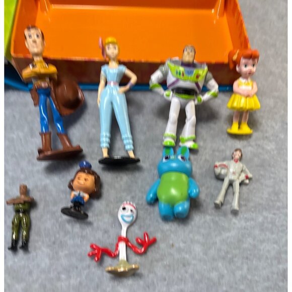 Disney Pixar Toy Story 4 My Busy Books Set with 9 Figurines Storybook & Playmat - Picture 4 of 13